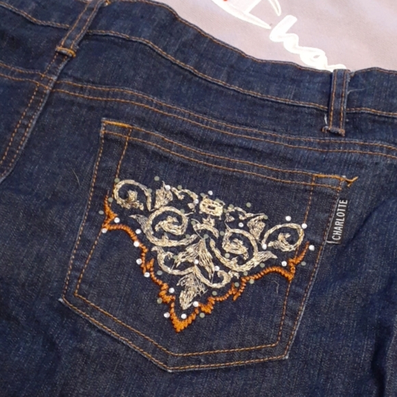 Denim skirth and champion sweater - Picture 3 of 4